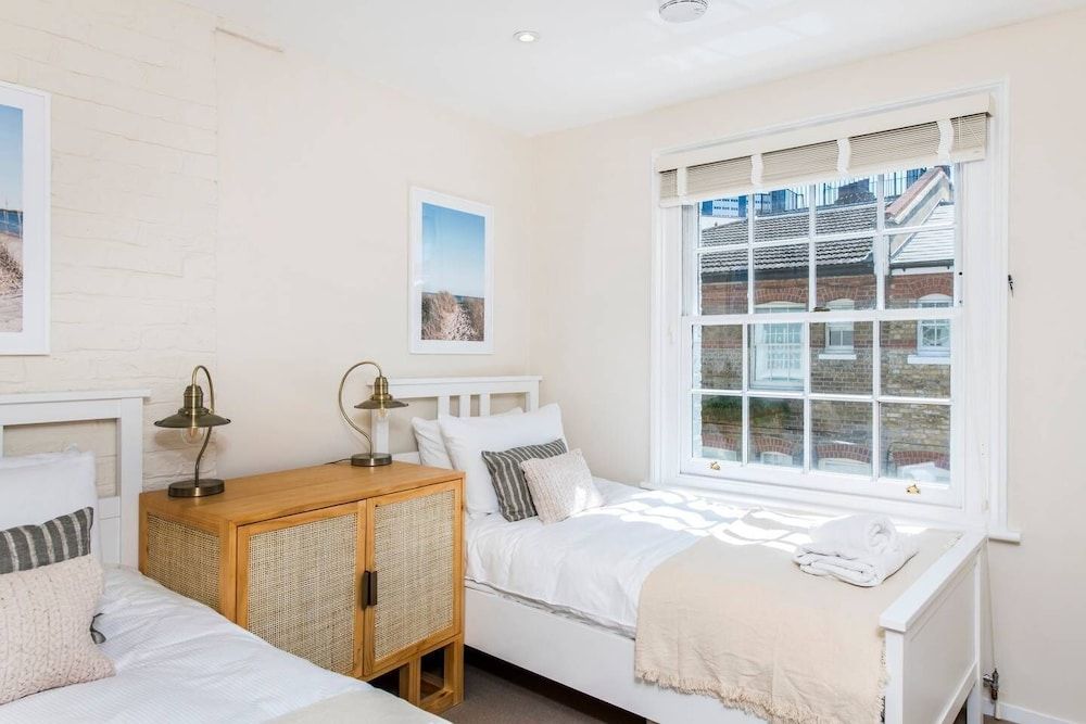 3-bed Mews House, Battersea House (3 Bedrooms) 20