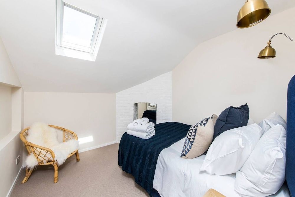 3-bed Mews House, Battersea House (3 Bedrooms) 12