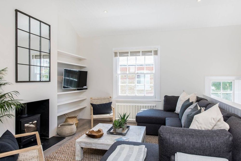 undefined 3-bed Mews House, Battersea