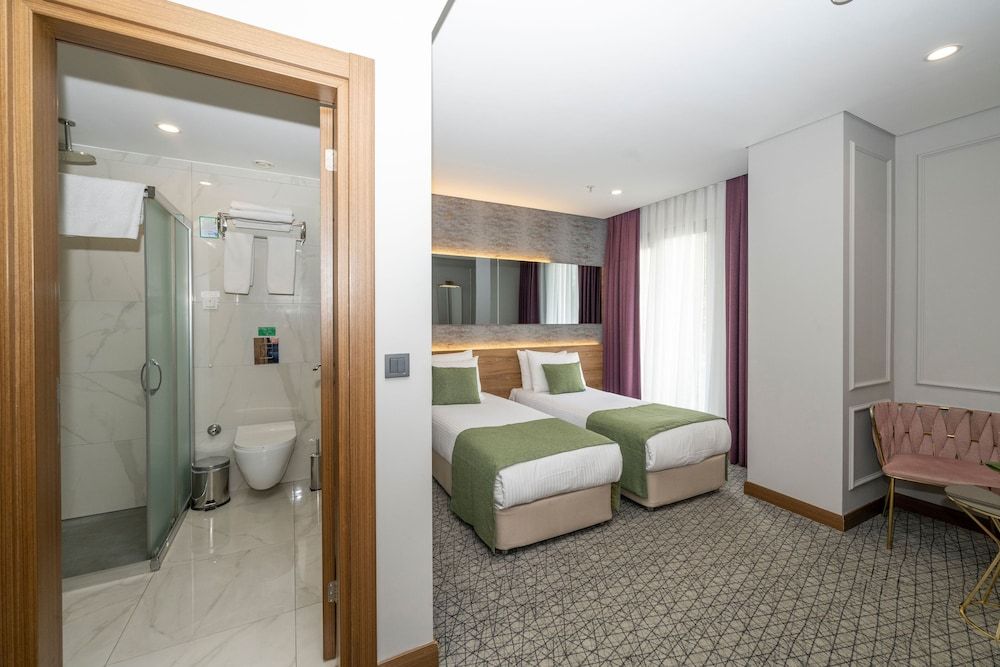 Graziella Gold Hotel Deluxe Double or Twin Room 9