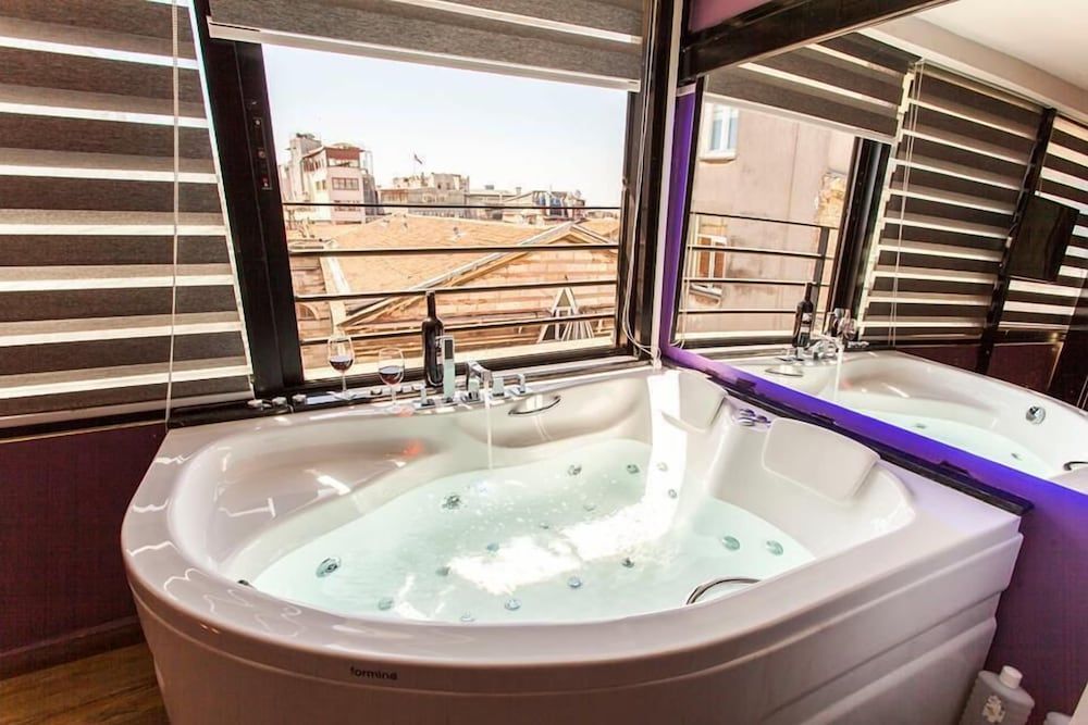 undefined The Bite Hotel 10