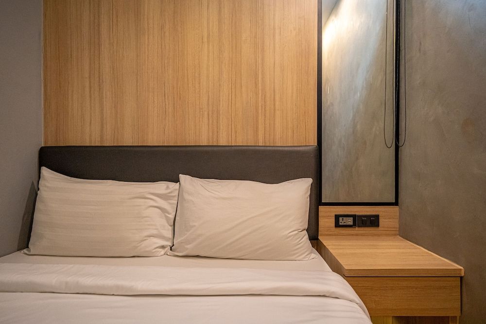 Private Room with Shared Bathroom