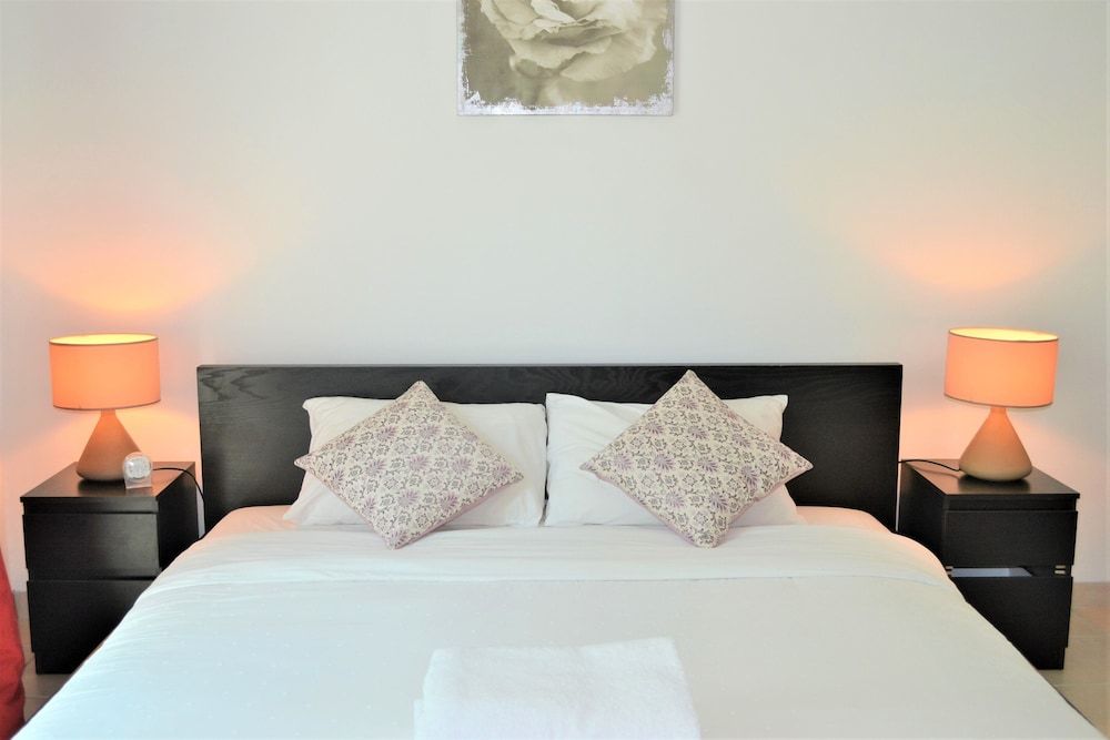 undefined HRI -  All utilities included Studio 4