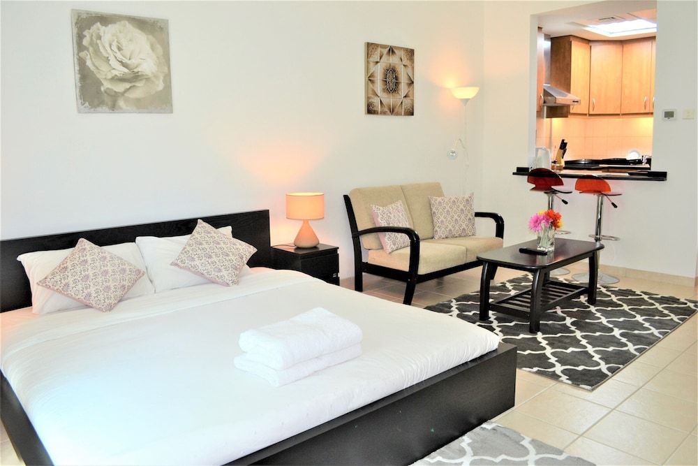 undefined HRI -  All utilities included Studio 5