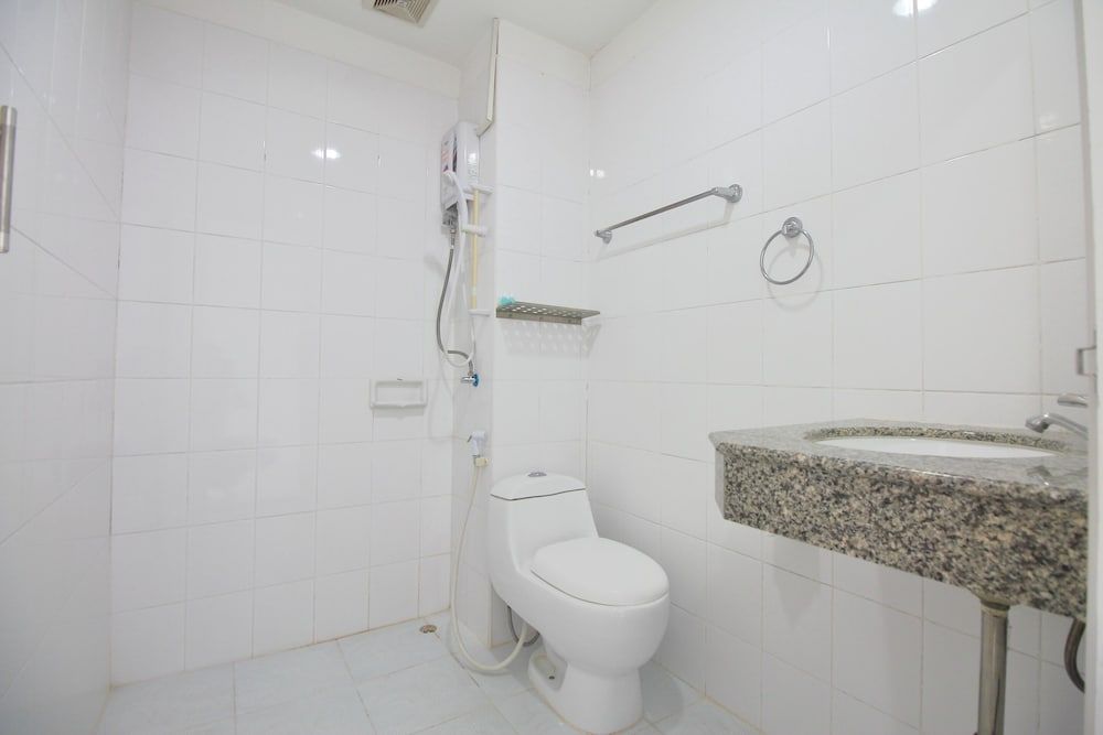 Super OYO 498 Ladawan Villa Standard Double Room 9
