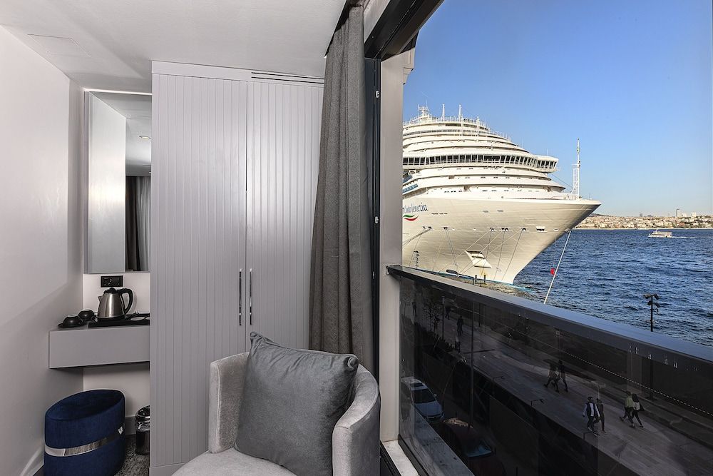 undefined Pera Bosphorus Hotel 4