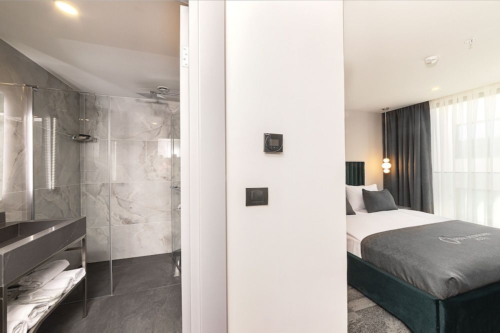 Pera Bosphorus Hotel Standard Room 2