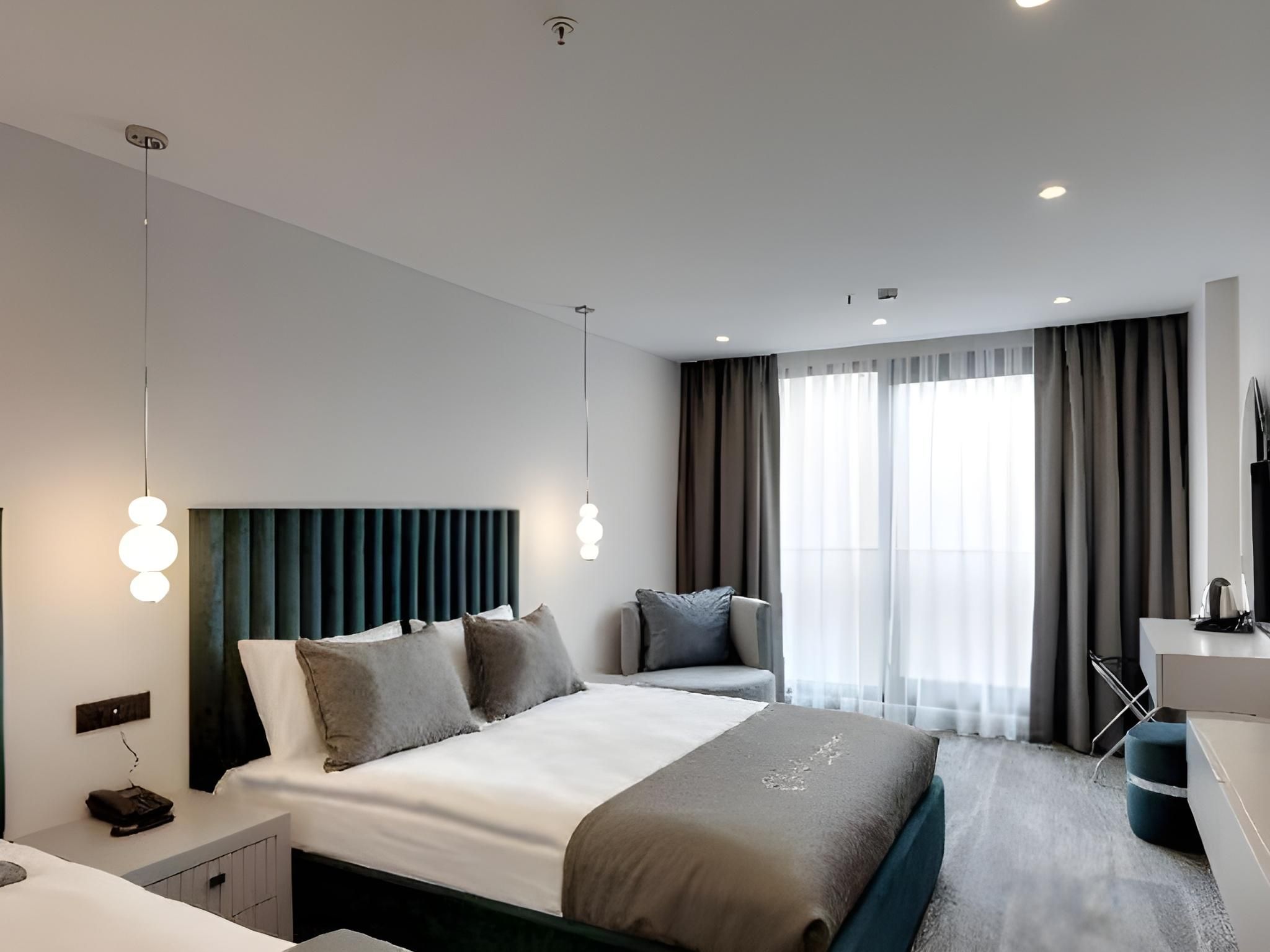 Pera Bosphorus Hotel Standard Room 6