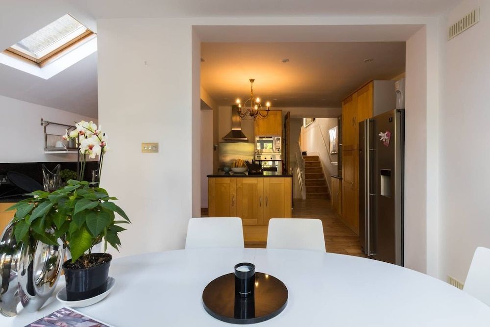 undefined Fabulous 4 Bed House With Garden in Fulham 4