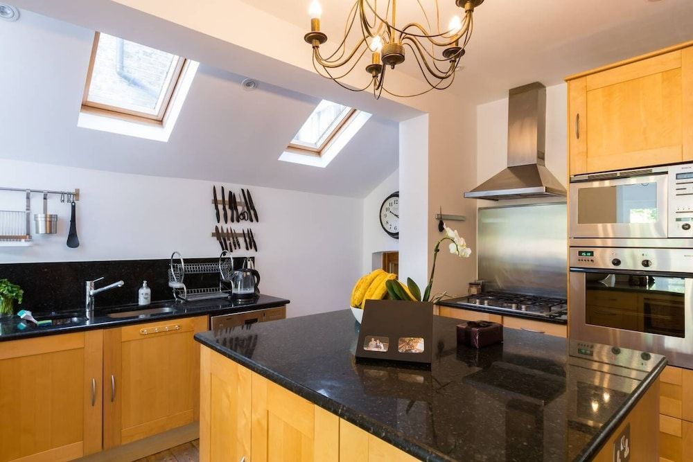 undefined Fabulous 4 Bed House With Garden in Fulham 7