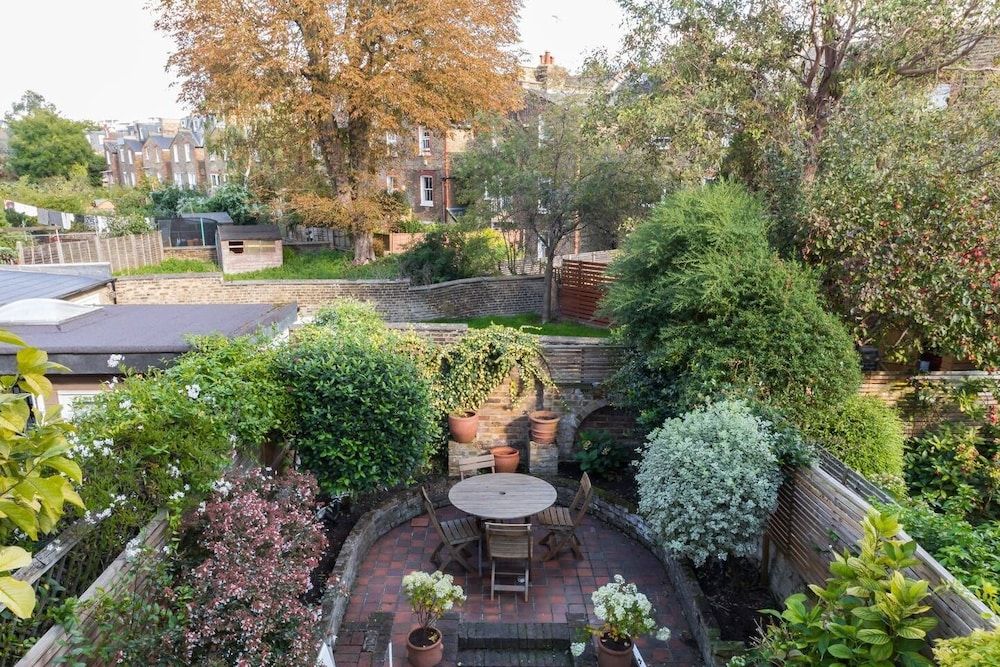 undefined Fabulous 4 Bed House With Garden in Fulham 2