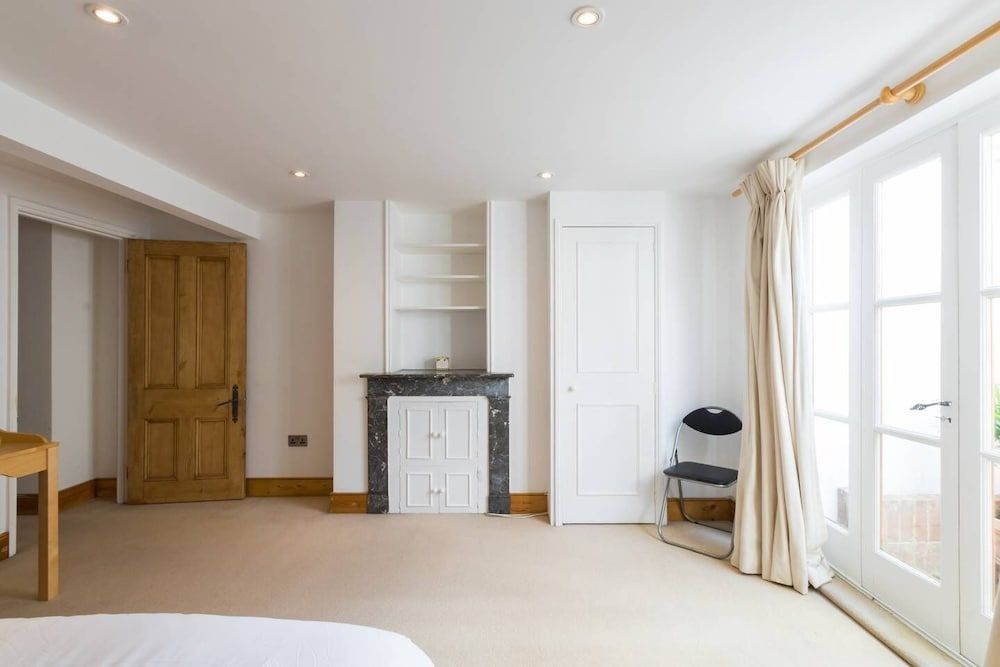 Fabulous 4 Bed House With Garden in Fulham Villa (4 Bedrooms) 23