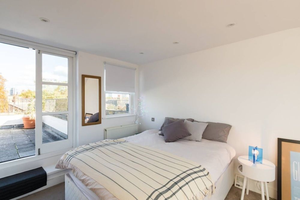 Fabulous 4 Bed House With Garden in Fulham Villa (4 Bedrooms) 8