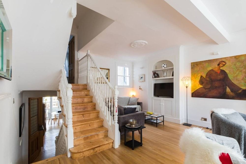 undefined Fabulous 4 Bed House With Garden in Fulham 9