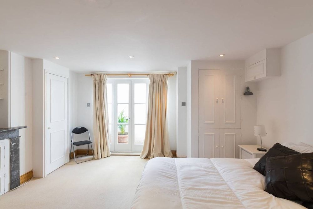 Fabulous 4 Bed House With Garden in Fulham Villa (4 Bedrooms) 24