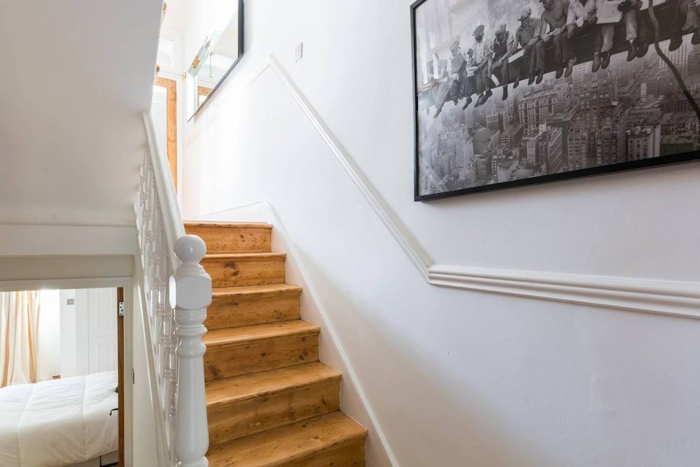 undefined Fabulous 4 Bed House With Garden in Fulham 8