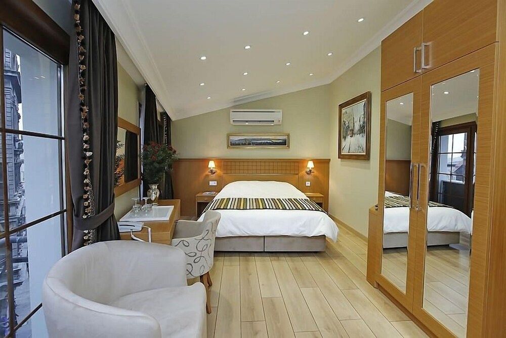 undefined Art Nouveau Galata 3