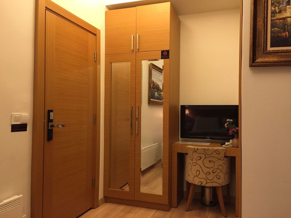 undefined Art Nouveau Galata 10