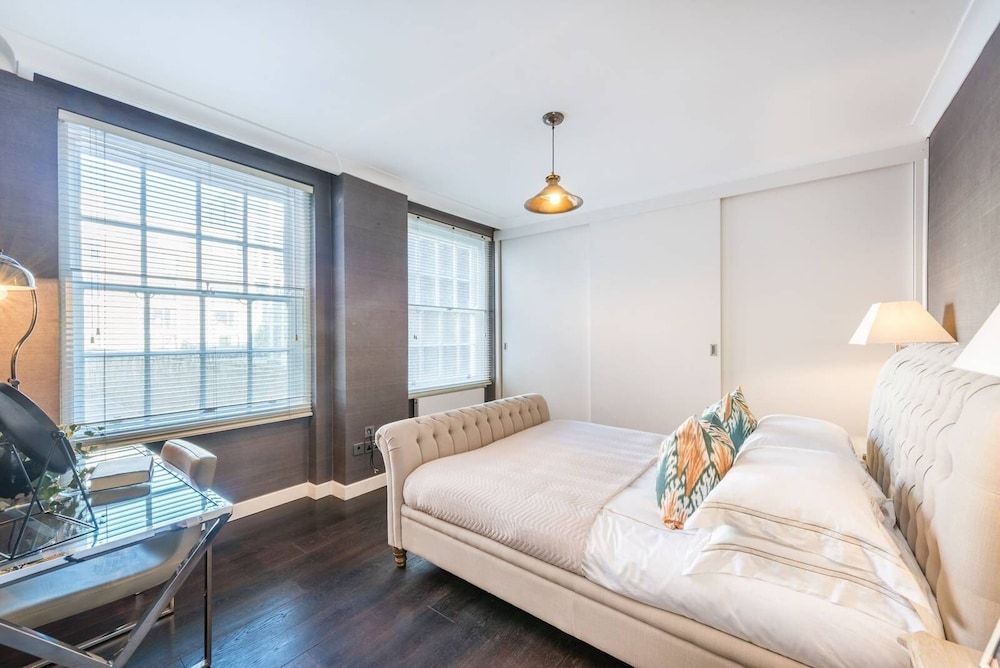 undefined Luxurious 3-bed Apartment in London 6