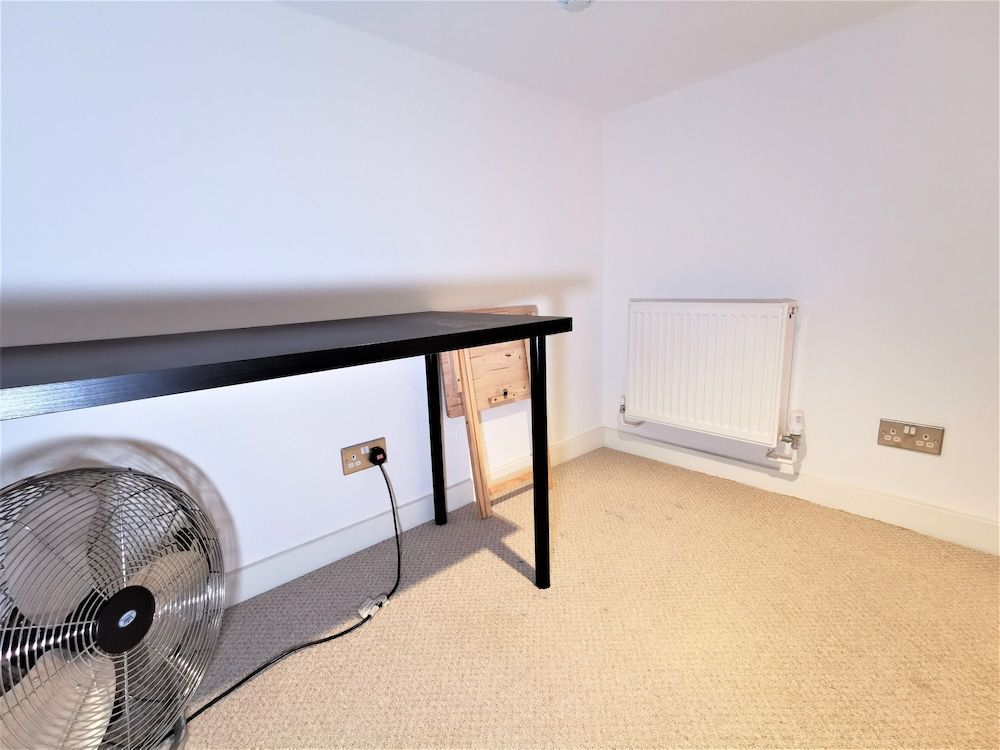 undefined Spacious Double Room with en-suite - 2b 7