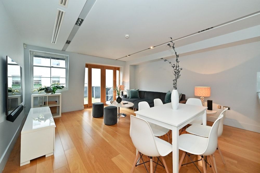 undefined Amazing Mayfair 2 Bedroom 2 Bath Air Conditioned 4