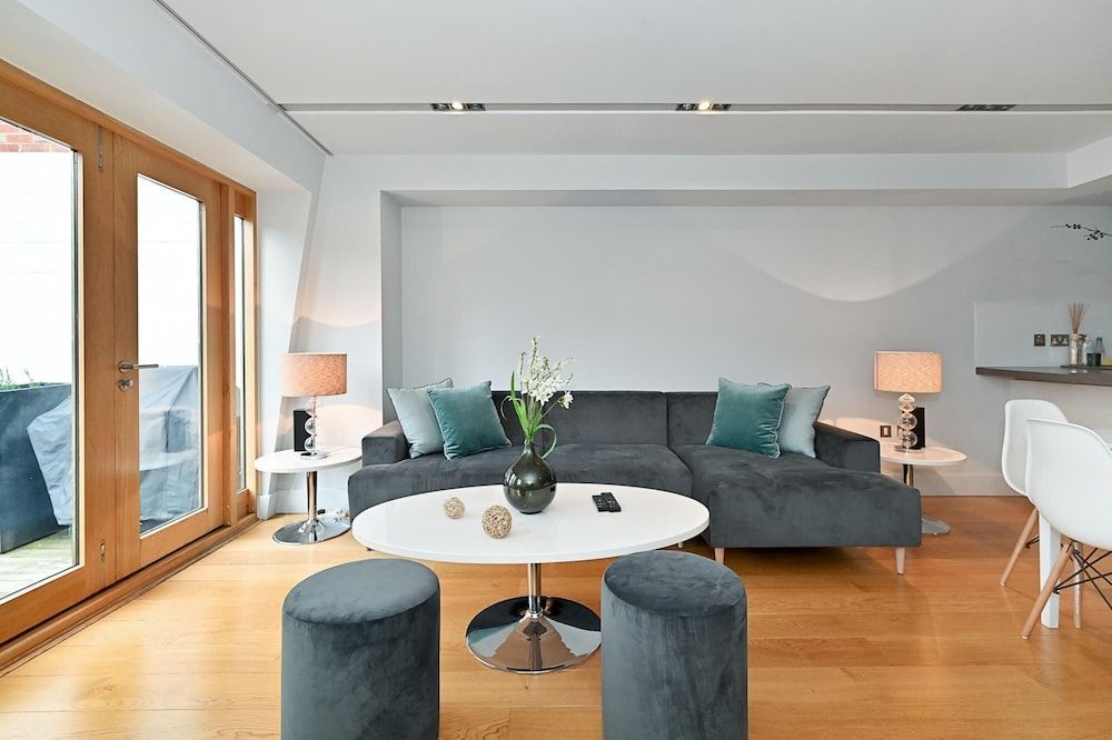 undefined Amazing Mayfair 2 Bedroom 2 Bath Air Conditioned