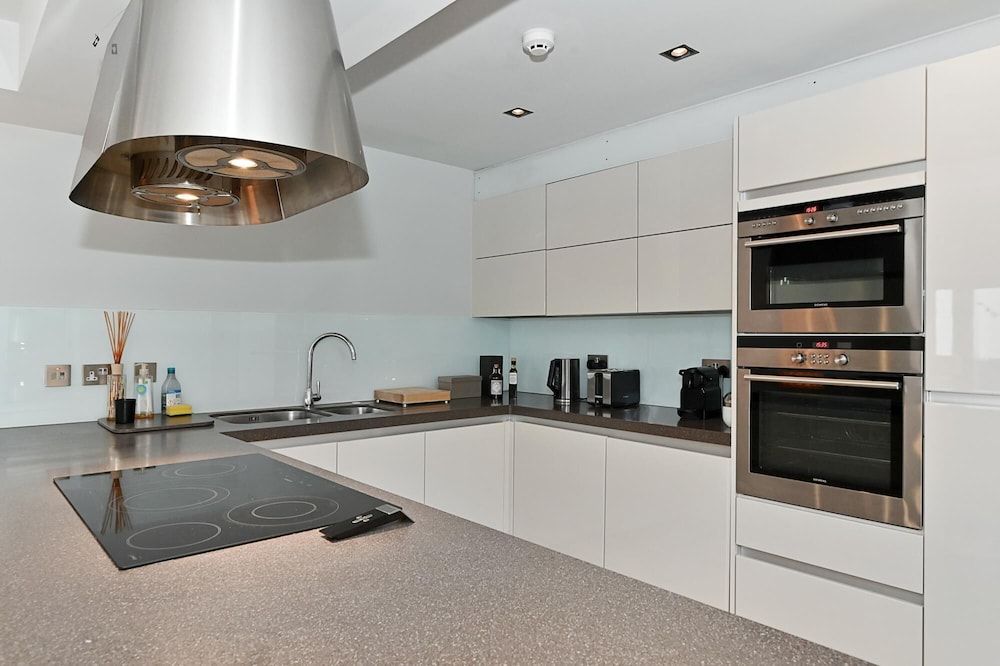 undefined Amazing Mayfair 2 Bedroom 2 Bath Air Conditioned 5