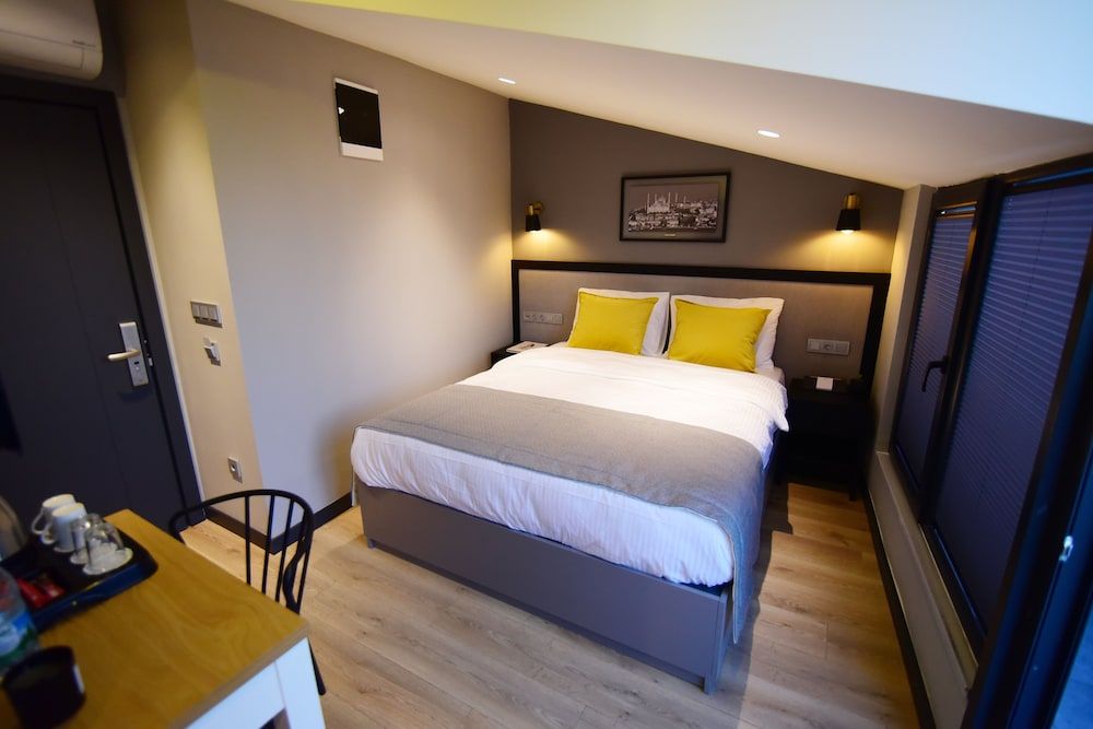 Double Room with Balcony - No Elevator (4th Floor)