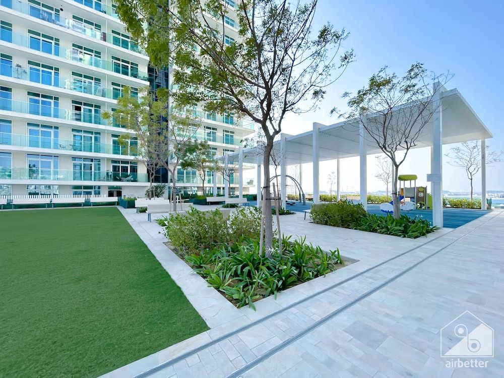 undefined Luxurious Beach front Apt with balcony Dubai Marina 4