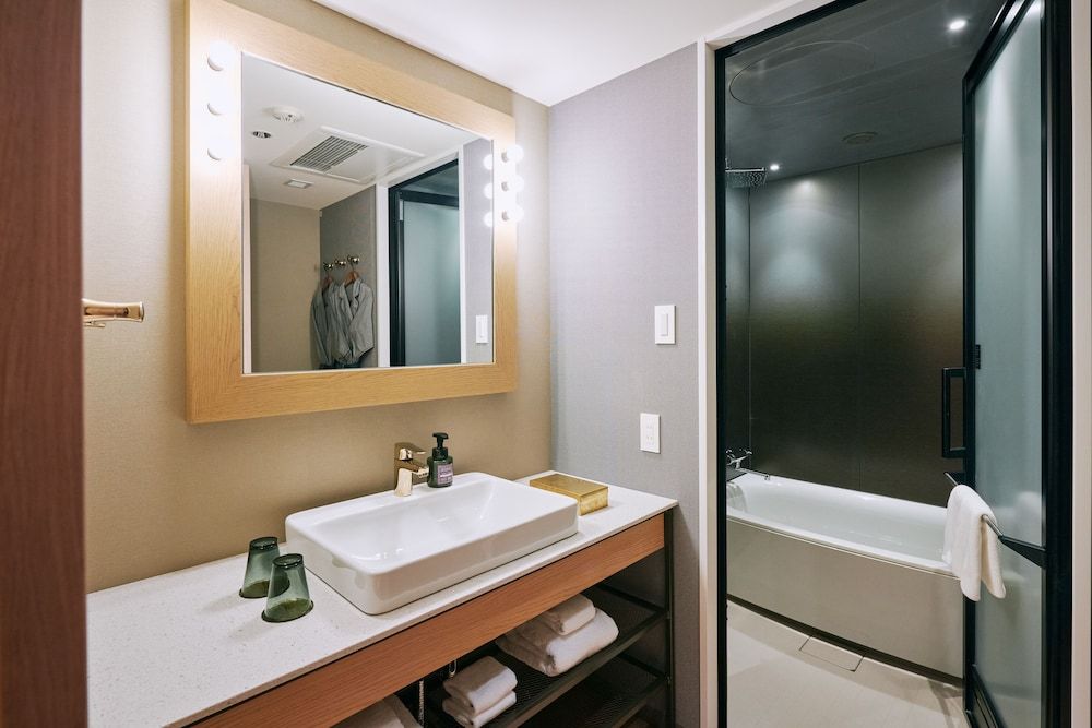 Deluxe King Room with Extra Bed, Non Smoking