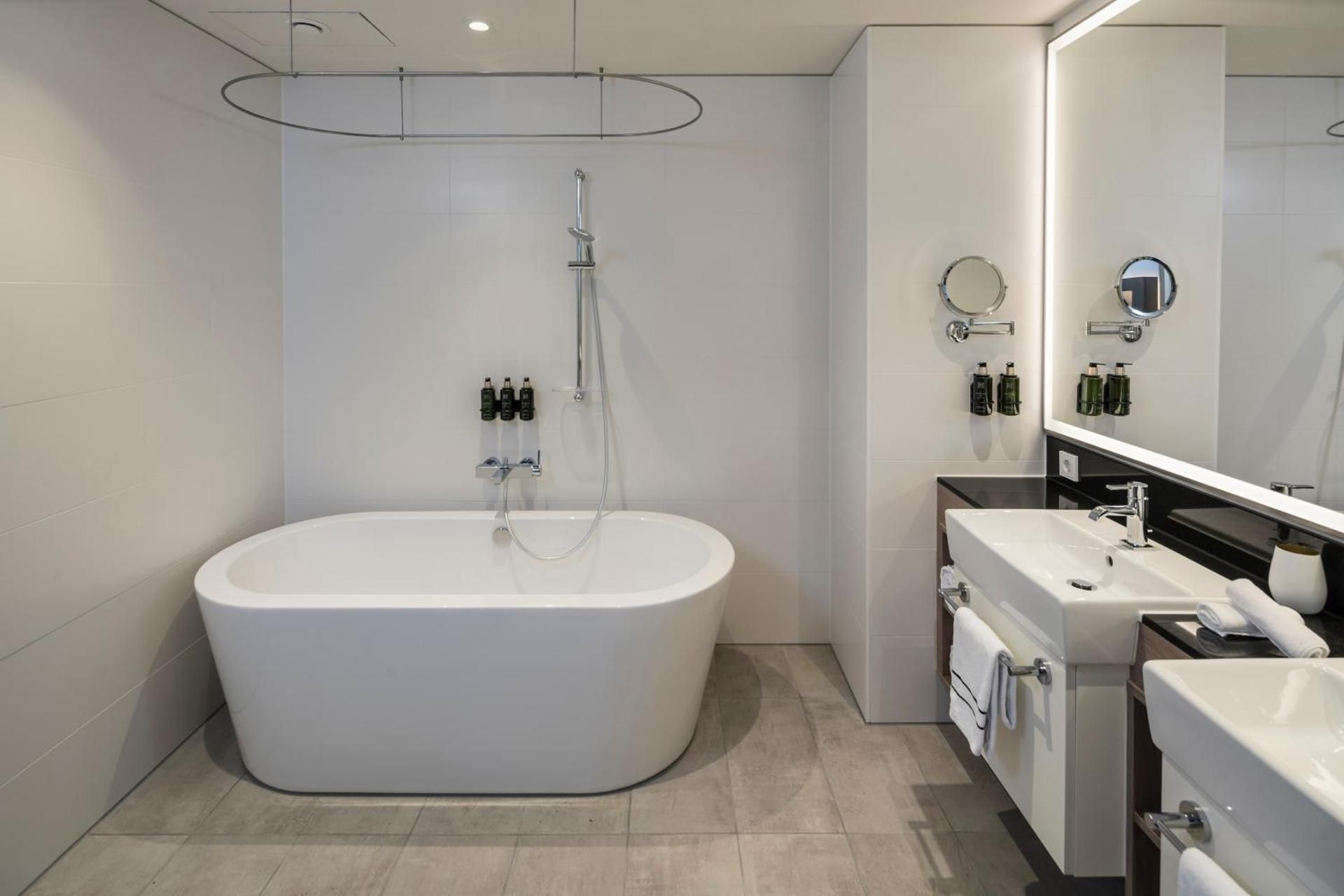 The Level Grand Suite with Executive Lounge Access