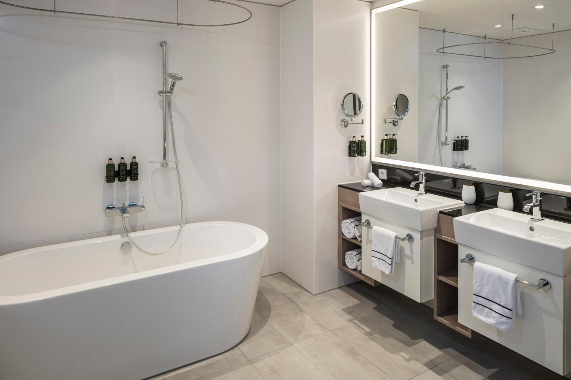The Level Master Suite with Executive Lounge Access