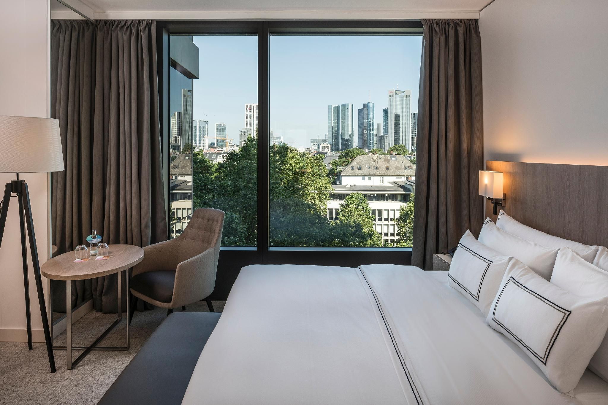 MELIA PREMIUM ROOM WITH SKYLINE VIEW