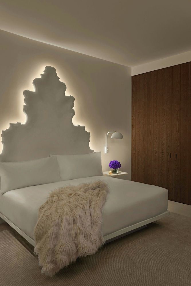 The Madrid EDITION Superior Room, 1 King Bed