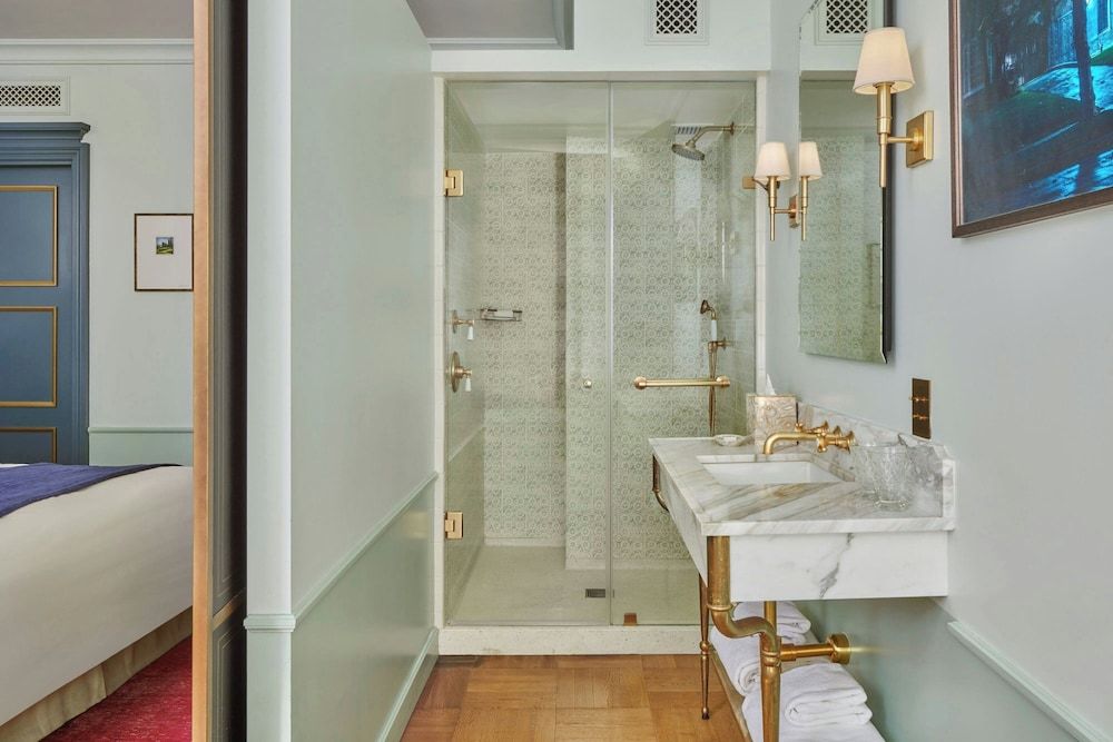 undefined Hotel Per La, Autograph Collection 8