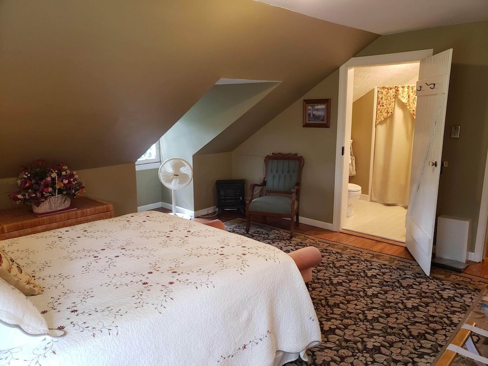 The Robin's Nest Suite