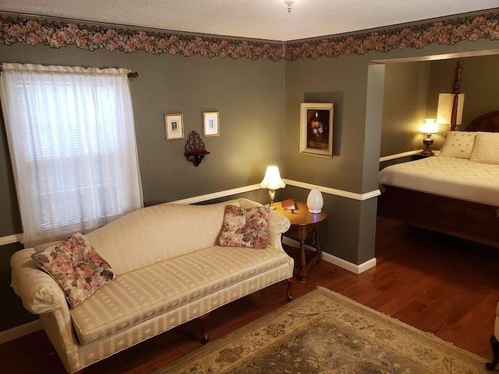 The Carriage House Suite