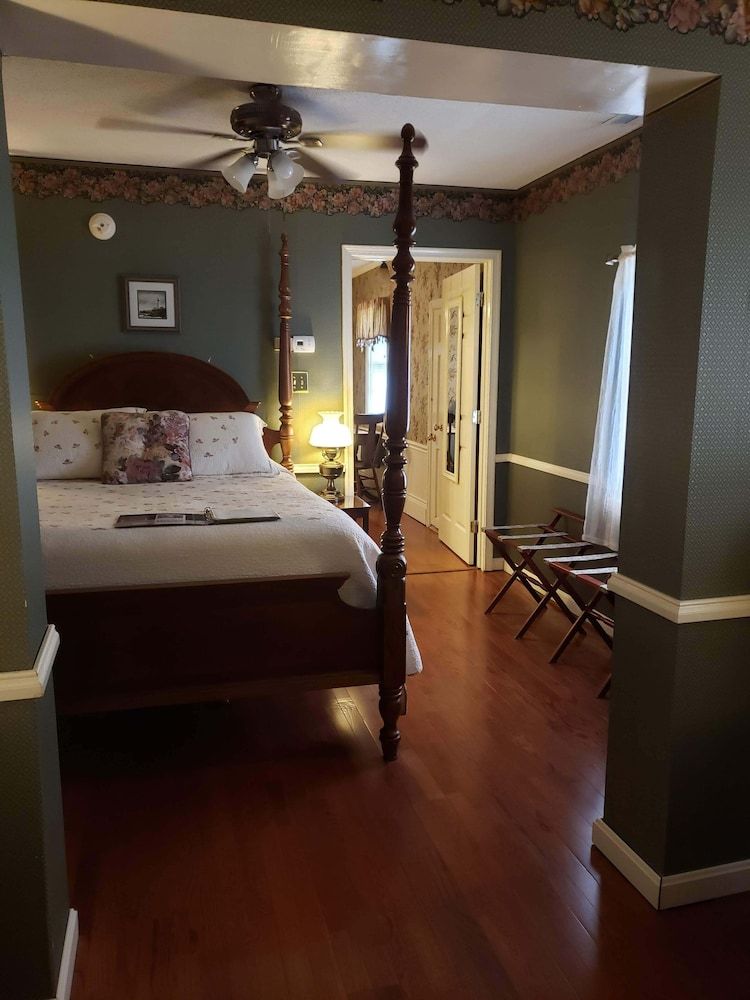 The Carriage House Suite