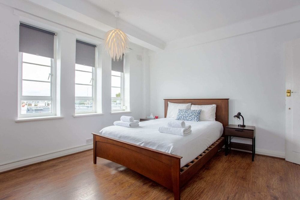 undefined Contemporary 2 Bedroom Flat in Bayswater 4