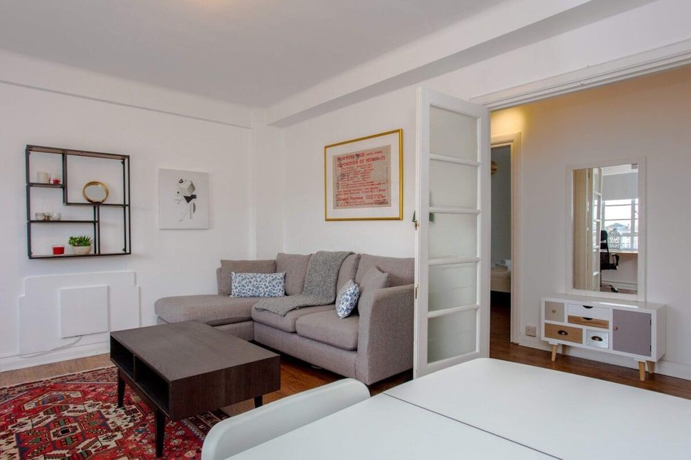 Contemporary 2 Bedroom Flat in Bayswater Apartment (2 Bedrooms) 24
