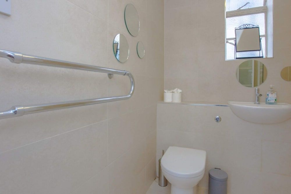 Contemporary 2 Bedroom Flat in Bayswater Apartment (2 Bedrooms) 26