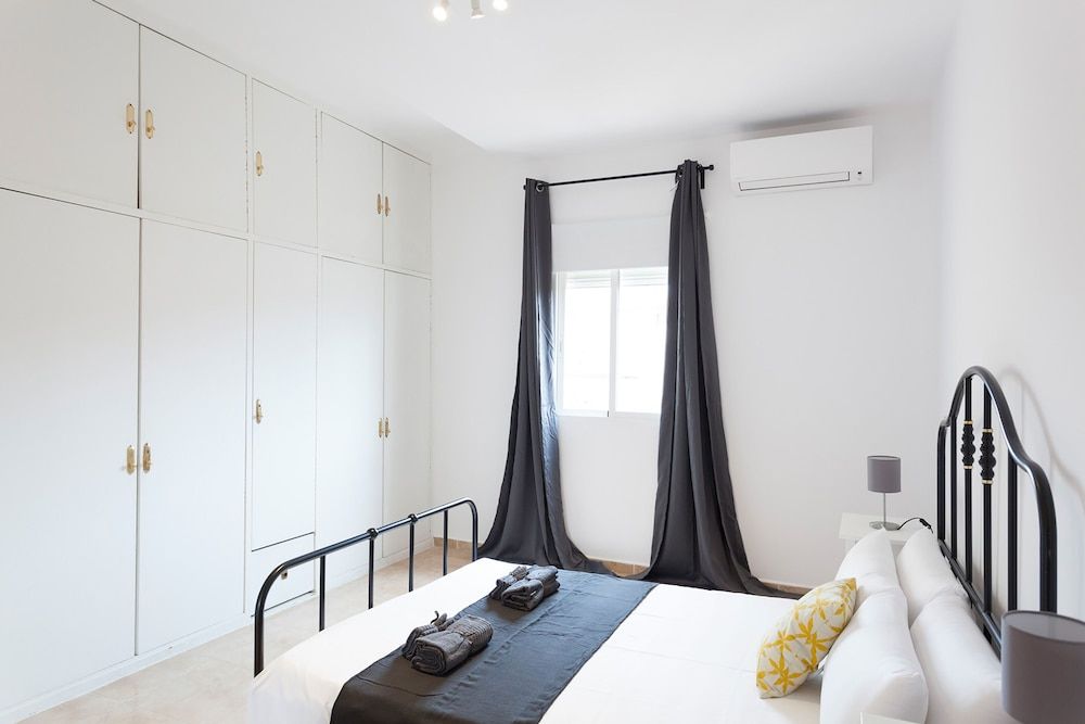 Design Apartment, 1 Bedroom (Over the RooftopsHistoric DistrictSol)