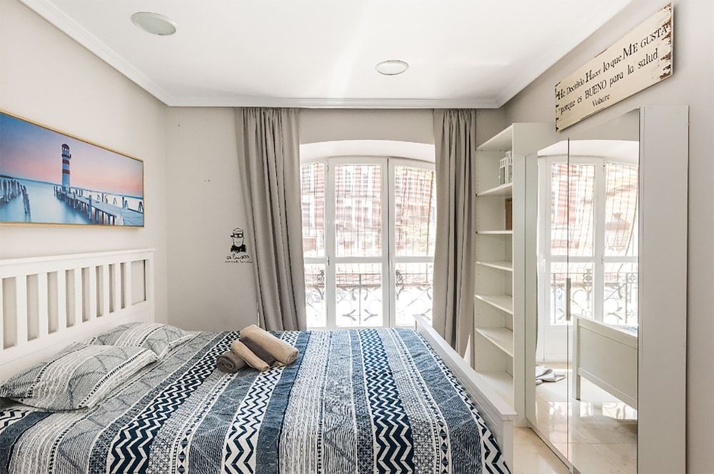 Design Apartment, 1 Bedroom (Sunny Cozy Apt.Historic District Sol)
