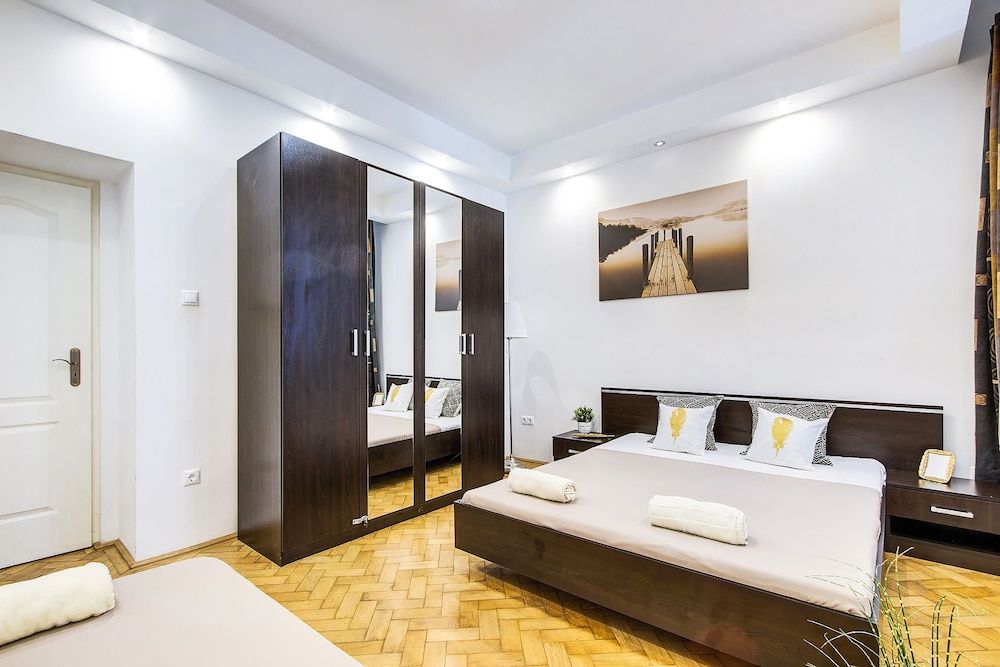 undefined Real Apartments Kertesz 8