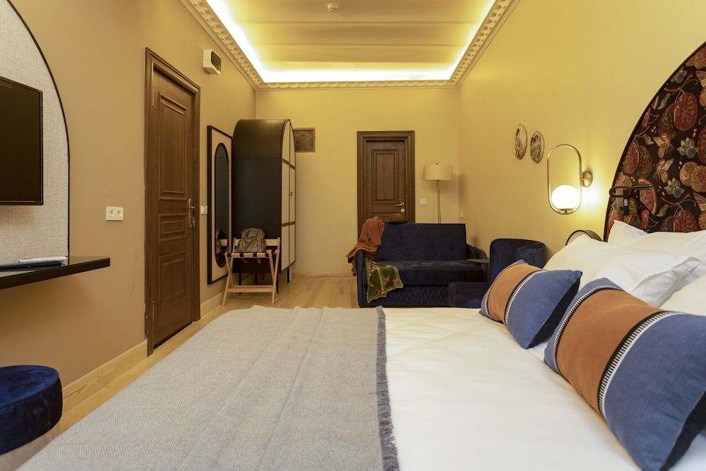 Sirin Han Hotel Old City Deluxe Triple Room 14