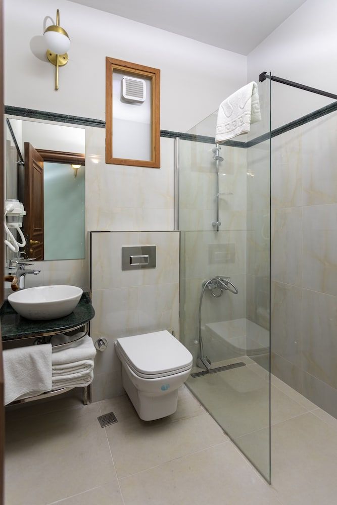 Sirin Han Hotel Old City Deluxe Triple Room 8