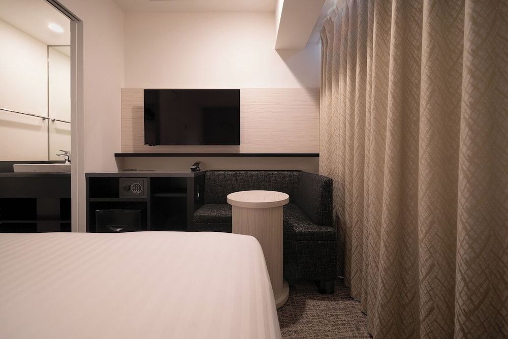 Hotel Vista Tokyo Tsukiji Moderate Small Double Room 6