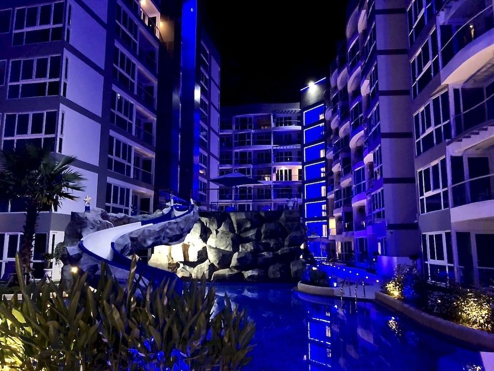 undefined Luxury Apartments in Grand Avenue 8