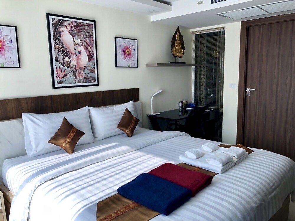 undefined Luxury Apartments in Grand Avenue 2