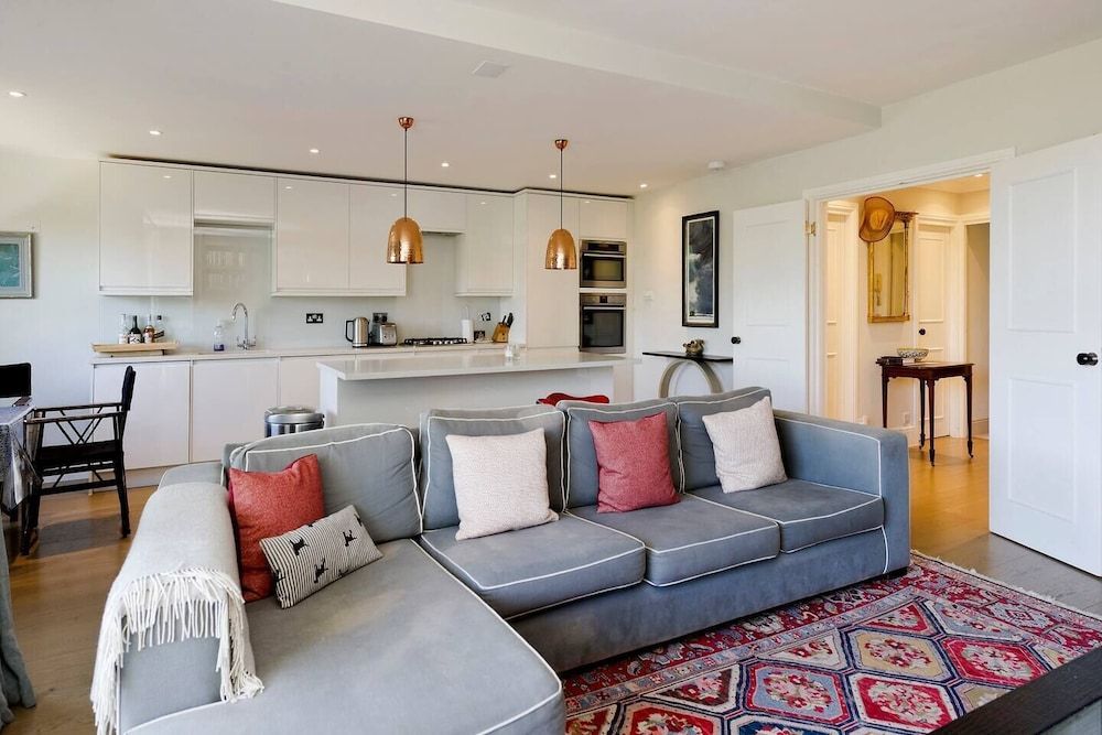 Bright 2-bed Apartment in Fashionable Chelsea Apartment (2 Bedrooms) 12